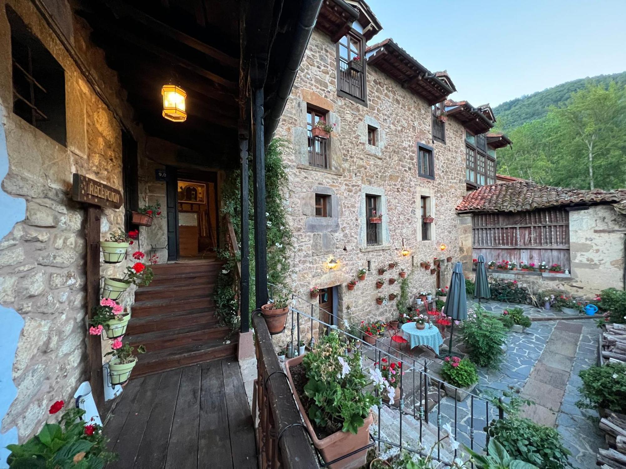 Posada La Trebede Perrozo Exterior photo