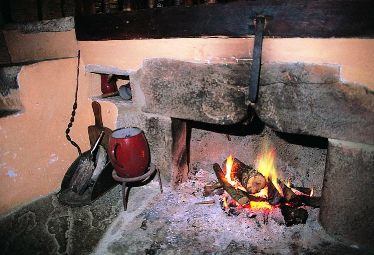Posada La Trebede Perrozo Exterior photo